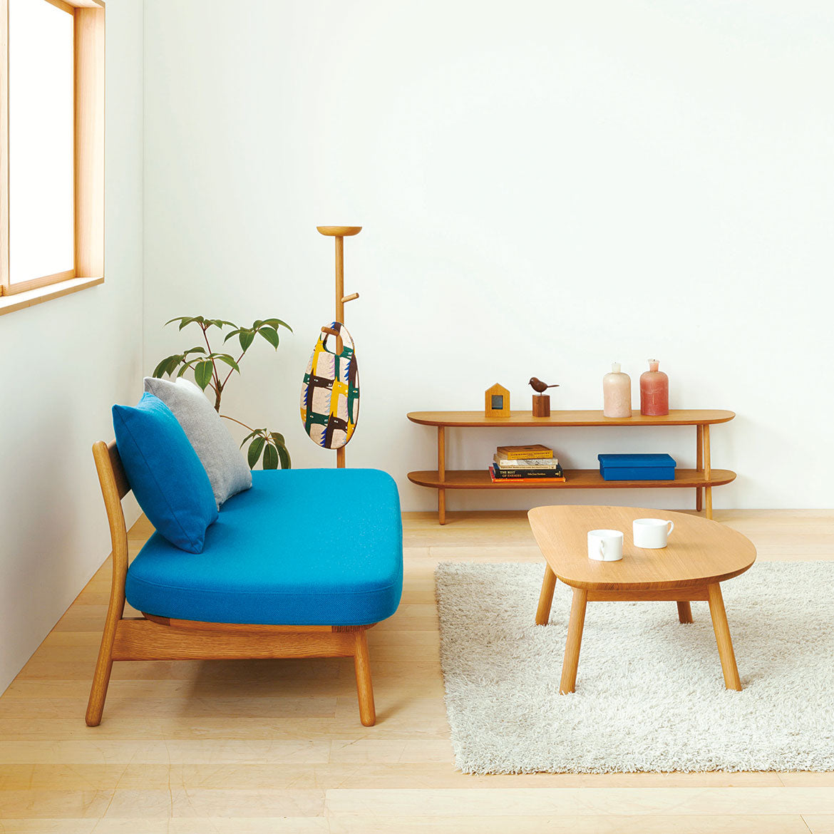 Cobrina Hanging Stand