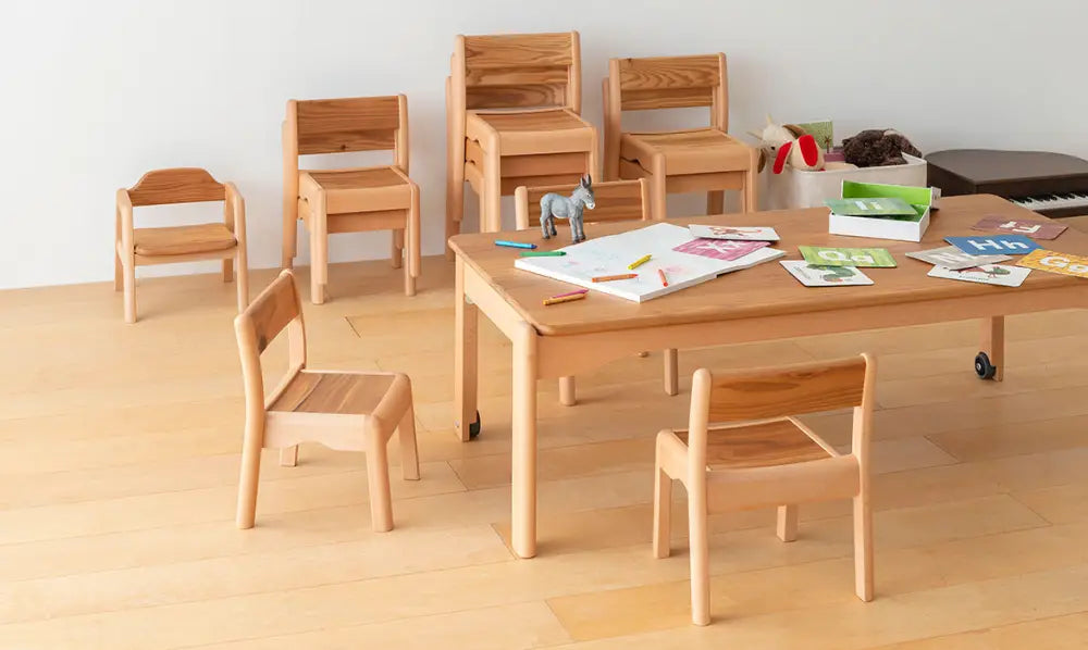 Kids Furniture Stackable Table (5 años) - Cedro Japonés / Haya - Furniture
